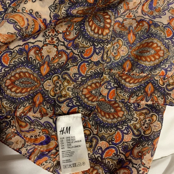 Paisley scarf, semi-sheer - Picture 2 of 5